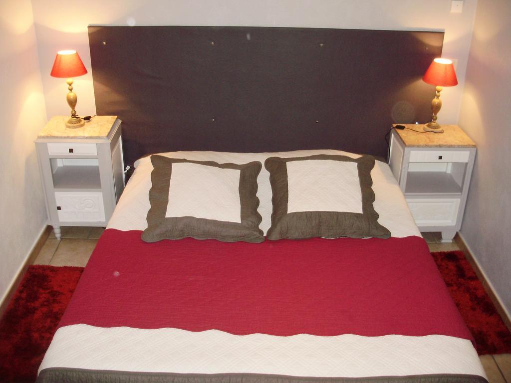 Auberge Du Bord Des Eaux - Demi-Pension Assuree Sur Reservation Saint-Amand-les-Eaux Ngoại thất bức ảnh