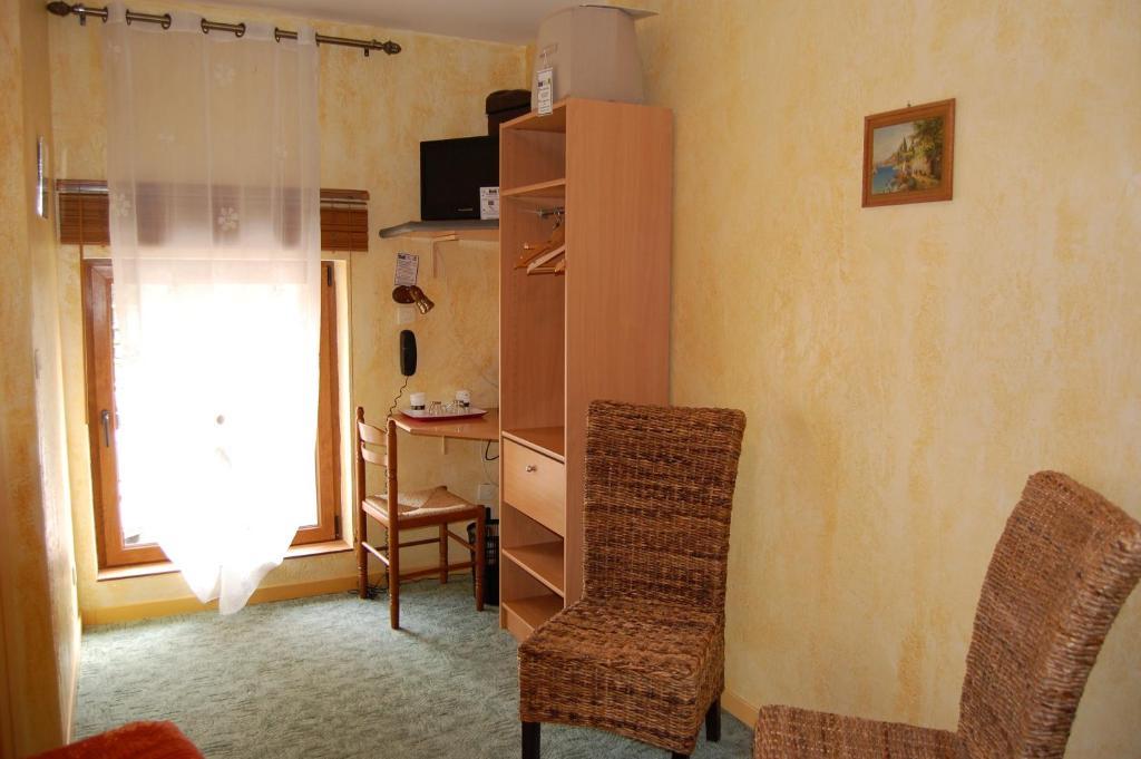 Auberge Du Bord Des Eaux - Demi-Pension Assuree Sur Reservation Saint-Amand-les-Eaux Phòng bức ảnh
