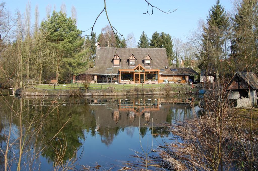 Auberge Du Bord Des Eaux - Demi-Pension Assuree Sur Reservation Saint-Amand-les-Eaux Ngoại thất bức ảnh