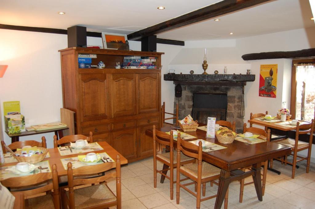 Auberge Du Bord Des Eaux - Demi-Pension Assuree Sur Reservation Saint-Amand-les-Eaux Ngoại thất bức ảnh