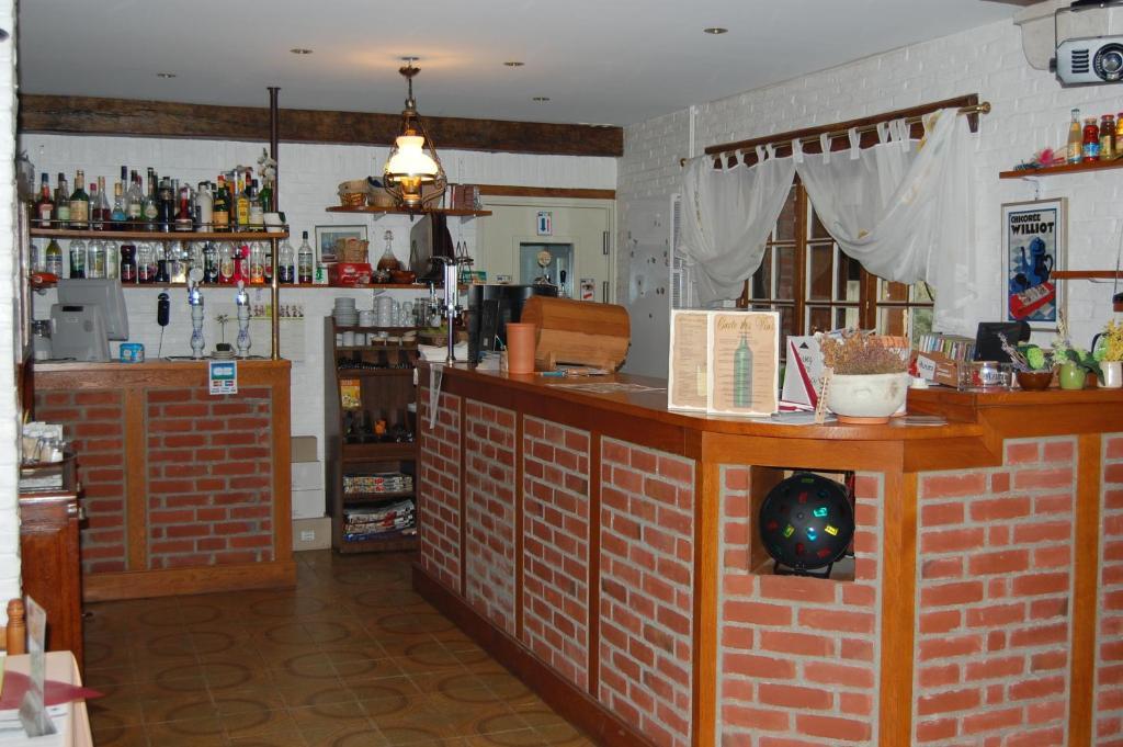 Auberge Du Bord Des Eaux - Demi-Pension Assuree Sur Reservation Saint-Amand-les-Eaux Ngoại thất bức ảnh