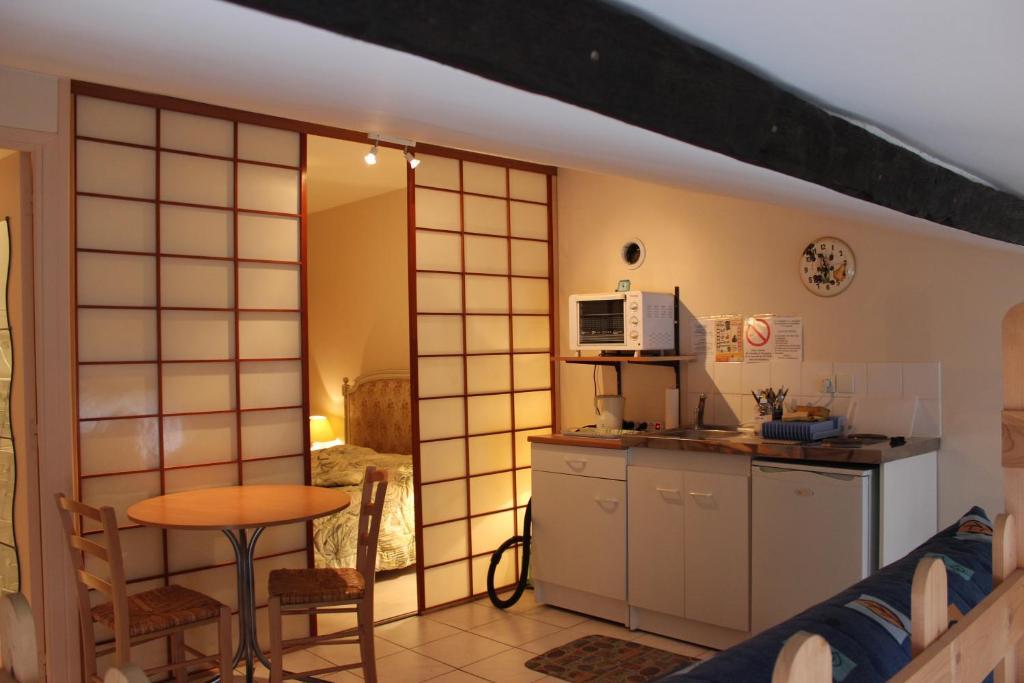 Auberge Du Bord Des Eaux - Demi-Pension Assuree Sur Reservation Saint-Amand-les-Eaux Ngoại thất bức ảnh