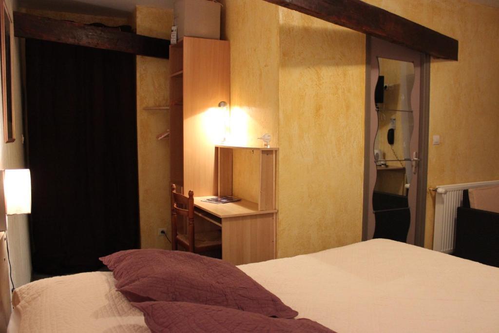 Auberge Du Bord Des Eaux - Demi-Pension Assuree Sur Reservation Saint-Amand-les-Eaux Ngoại thất bức ảnh