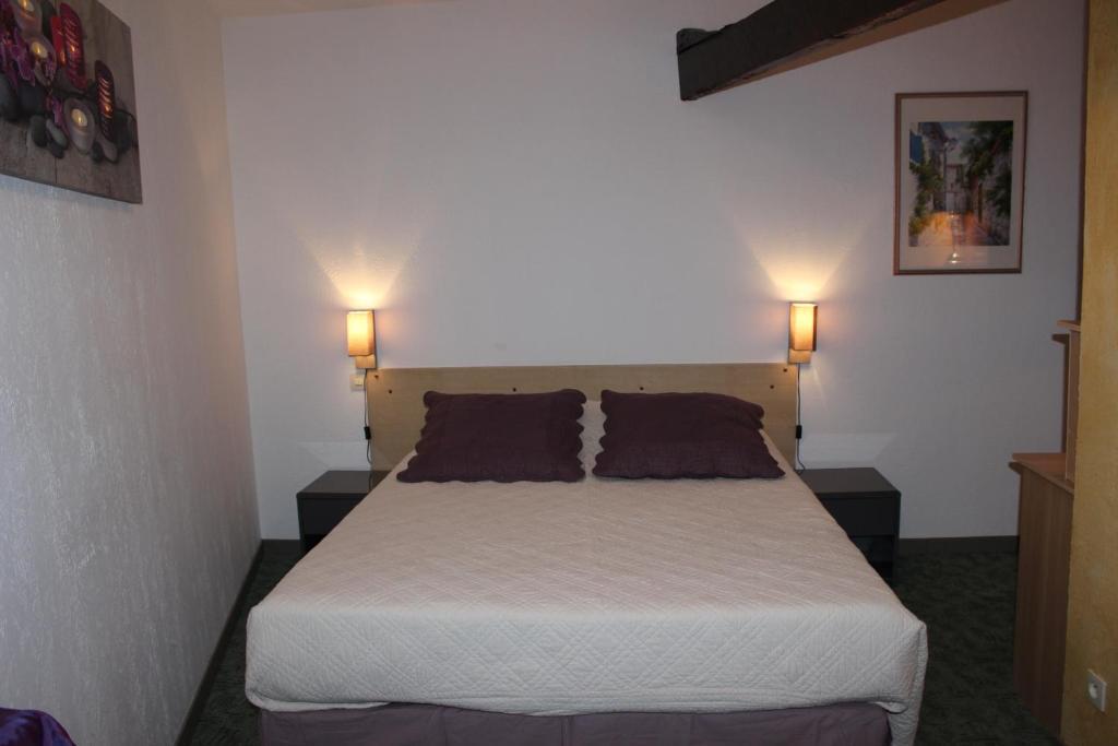Auberge Du Bord Des Eaux - Demi-Pension Assuree Sur Reservation Saint-Amand-les-Eaux Ngoại thất bức ảnh